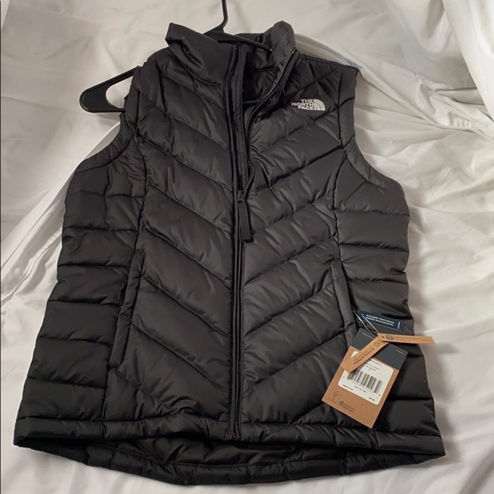 NWT women’s north face vest